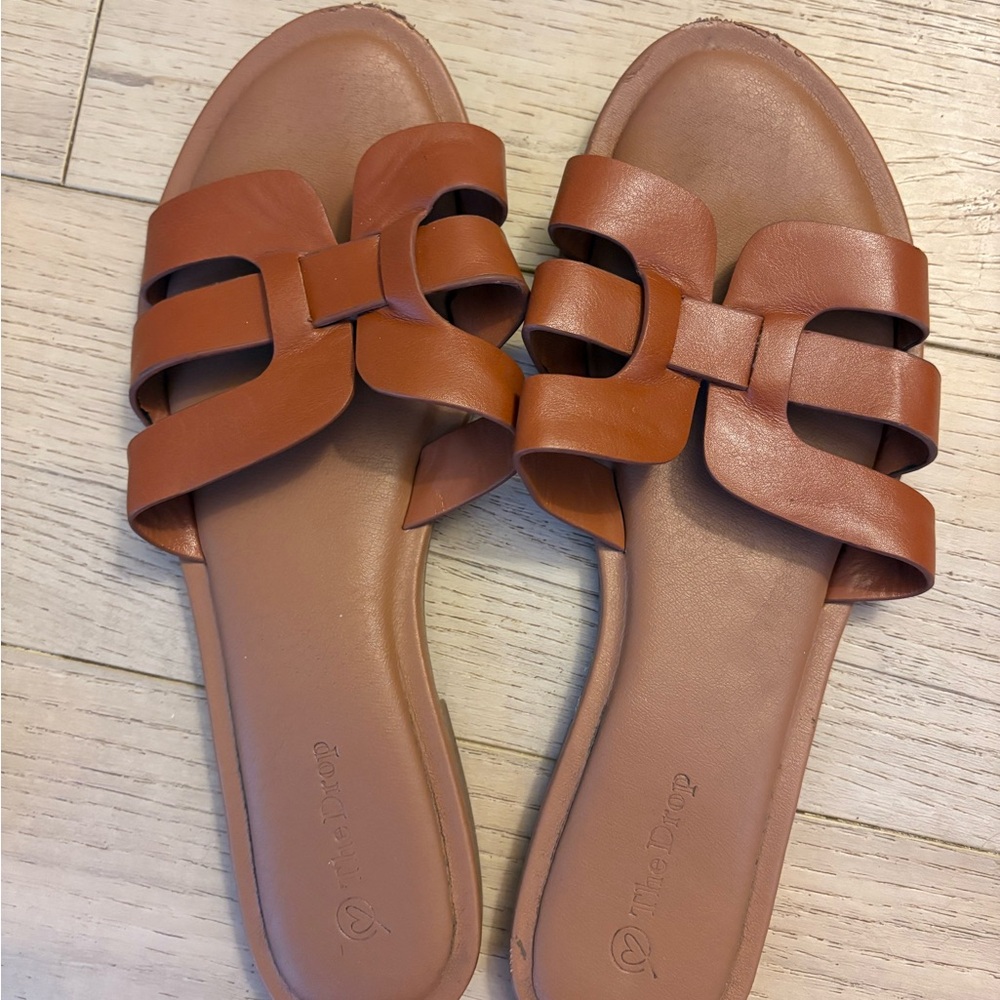 The drop sandals